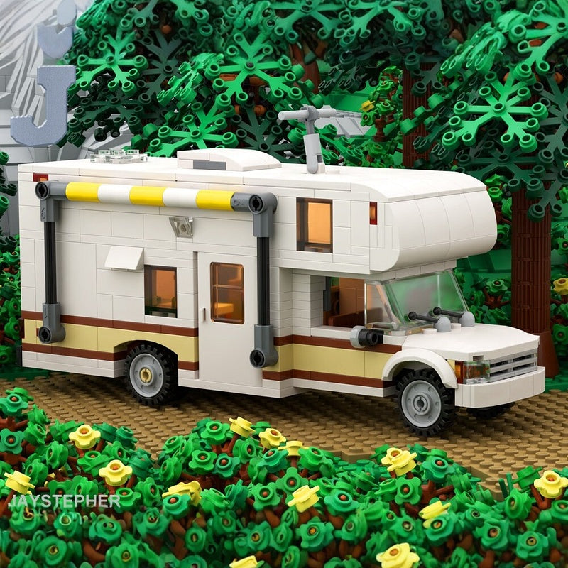 Class C Motorhome RV MOC Building Kit with Detailed Interior - 2