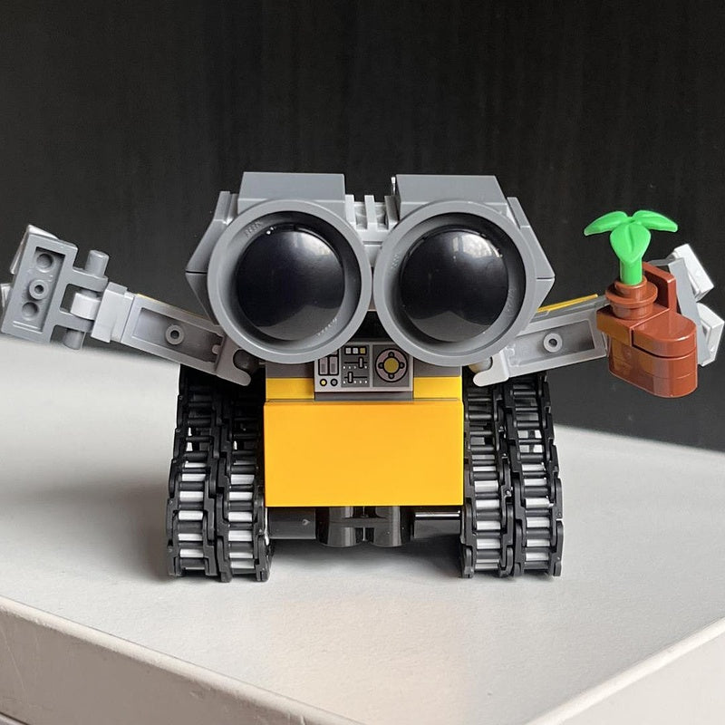Compact Tracked Robot Character MOC Building Kit - 3