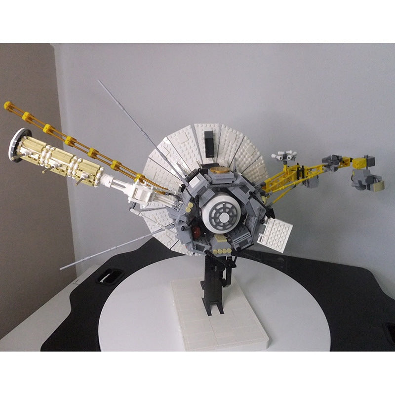 Voyager Space Probe 1:12 MOC Building Kit | Deep Space Exploration Model - 3